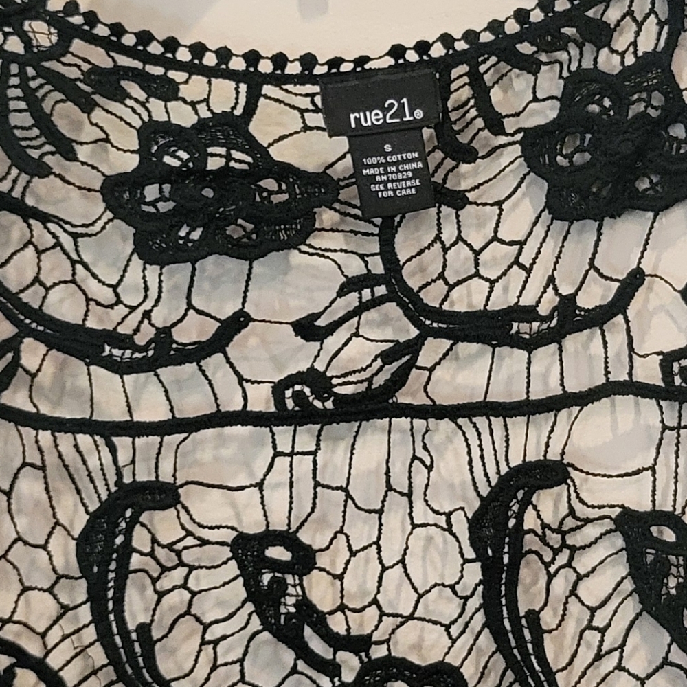 Rue21 floral lace shrug - Picture 3 of 4